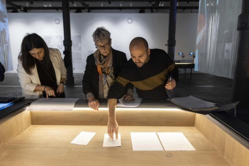 01_BERLINGUER_installation-view_ph.Monkeys-Video-Lab-scaled