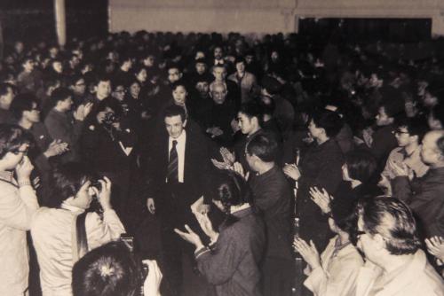 18_BERLINGUER_installation-view_ph.Monkeys-Video-Lab-scaled